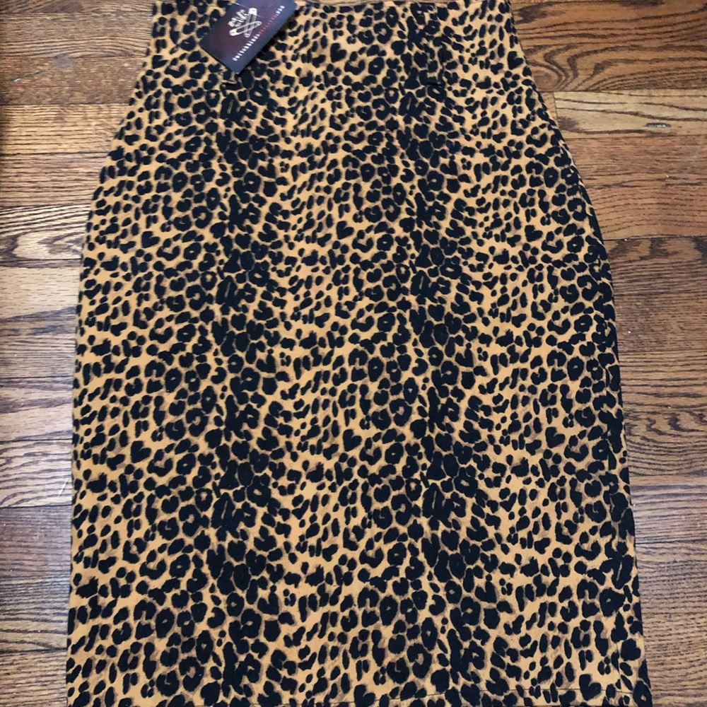 Women’s Cheetah Print Pencil Skirt w matching belt